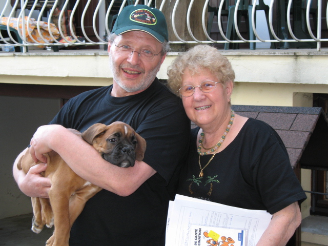 Bruce_le_calme_avec_ses_nouveaux_maitres.JPG